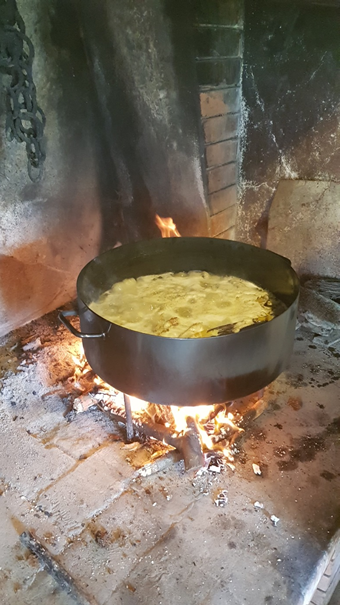 Brudet od ugora na kominu u Kalima